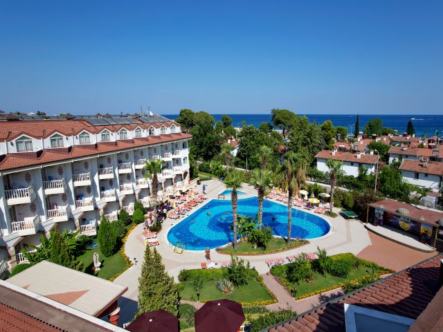 LARISSA SULTANS BEACH
